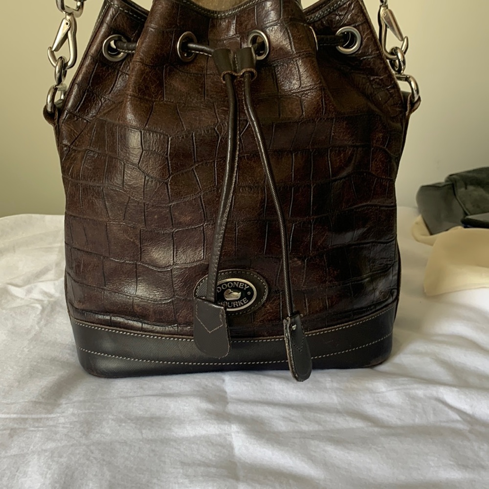 Dooney Burke ladies purse/bucket bag brown leather